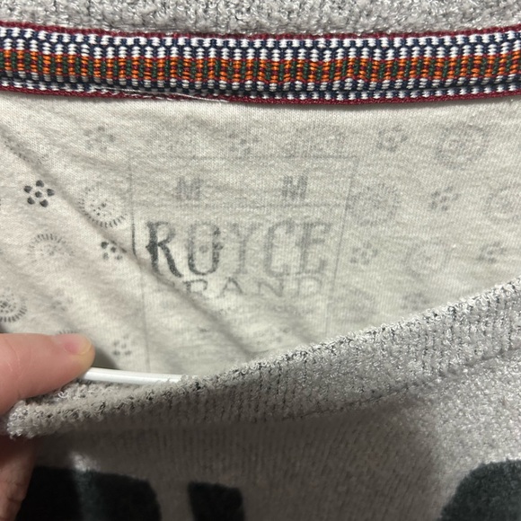 Long sleeve. Sweater type material. - Picture 2 of 3